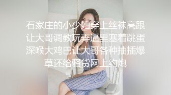 街边小饭店老板娘创业不易,後厨和老公啪啪,食品冰箱前蹲地撒尿