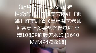 韵味十足风骚人妖比女人还妩媚在型男要求下各自性感姿势拍照在玩起屁眼吃JJ扣菊爆射