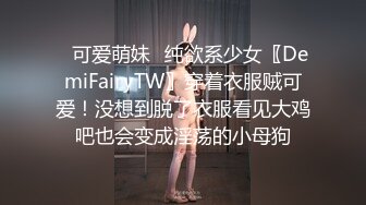 卡在电梯里面了怎么办？先不管了！好色女友直接跪下吮吸鸡巴并吞下精液！