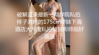 【新片速遞】 好身材美少妇偷偷躲到卧室中靠着床头露脸全裸自慰，手指掰穴经典大黑蝴蝶[410M/MP4/29:37]