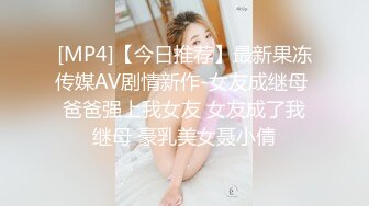 风骚的黑丝少妇露脸被两个大哥玩弄蹂躏，双洞齐插小嘴都不闲着，淫声荡语不断真骚