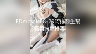 颜值不错红唇骚女【金牌小可】和炮友激情啪啪旁边还有个妹子观战，口交上位骑乘后入猛操非常诱人