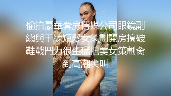 满身纹身的渣女露脸跟小哥啪啪性爱，敞亮刺激玩的开，亲小嘴舔鸡巴刮逼毛，无套爆草蹂躏玩弄骚奶子叫声好骚