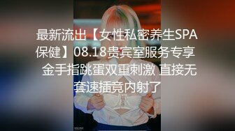 《强烈推荐》母女通吃91乱伦大佬收费私拍?与身材保养不错的丈母娘在客厅婚床各种啪啪口交自拍很有感觉