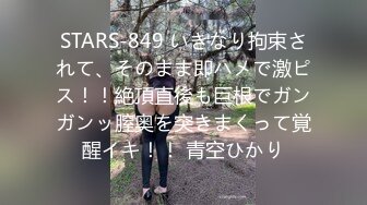 【新片速遞】 颜值美少女 偷偷躲在卧室中一个人直播自慰，全裸自慰极品大蝴蝶逼阴唇很厚，里面很粉[243M/MP4/33:57]