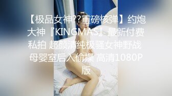 爆乳黑丝御姐跟小哥激情啪啪，口交大鸡巴主动上位求插，让小哥后入给狼友看骚表情