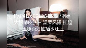 猥瑣大叔星級酒店開房現場直播高價約了個良家寂寞人妻少婦啪啪 一起鴛鴦浴互舔調情騎乘翹臀後入幹得直叫求饒 國語對白