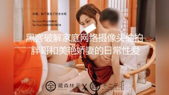 背纹身萌萌哒双马尾美妞，无聊和炮友来一炮，特写深喉吸吮很卖力