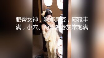 [MP4]STP32980 嫩逼小妹和她的騷媽媽一起大秀直播，淫聲蕩語互動撩騷聽狼友指揮，舌吻舔騷奶子舔逼互相摩擦，浪叫呻吟不止 VIP0600