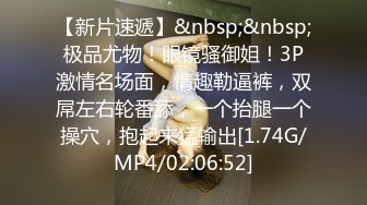 御姐少妇黑丝情趣激情3P，让大哥按着头草嘴口交，束缚奶子和双手激情上位还要舔鸡巴，精彩刺激双插菊花逼逼