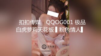 【上海车展抄底】沃尔沃前台名模女神裙底风光 高颜值大长腿性感丝袜包臀裙 内裤都陷进逼里了 看起来相当饱满 (3)