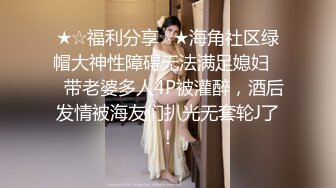 新交的女友，没想到比我还野，旁晚吃完饭下楼公园散步，女友胸罩都没穿就出门，直接撂下衣服撸奶子！