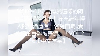 黑客破解家庭网络摄像头偷拍两个巨乳少妇日常生活在客厅和老公啪啪