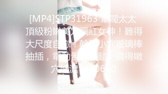 舞蹈社美女教练勾搭男学员啪啪,舞蹈练习室内找个凳子就干起来了