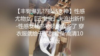 热恋中的小情侣衣服没脱就开干，后入狂顶