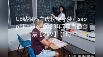 【真实露出调教】老婆在洗浴休息区调戏我，直接扒下浴裤插进去，人来人往好多人在看太刺激了