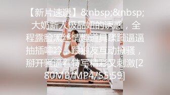 [MP4/ 498M]  中年大哥后面抱住白嫩老婆一起摇起来后入操起来调转枪颜射一脸再用道具自慰白虎穴